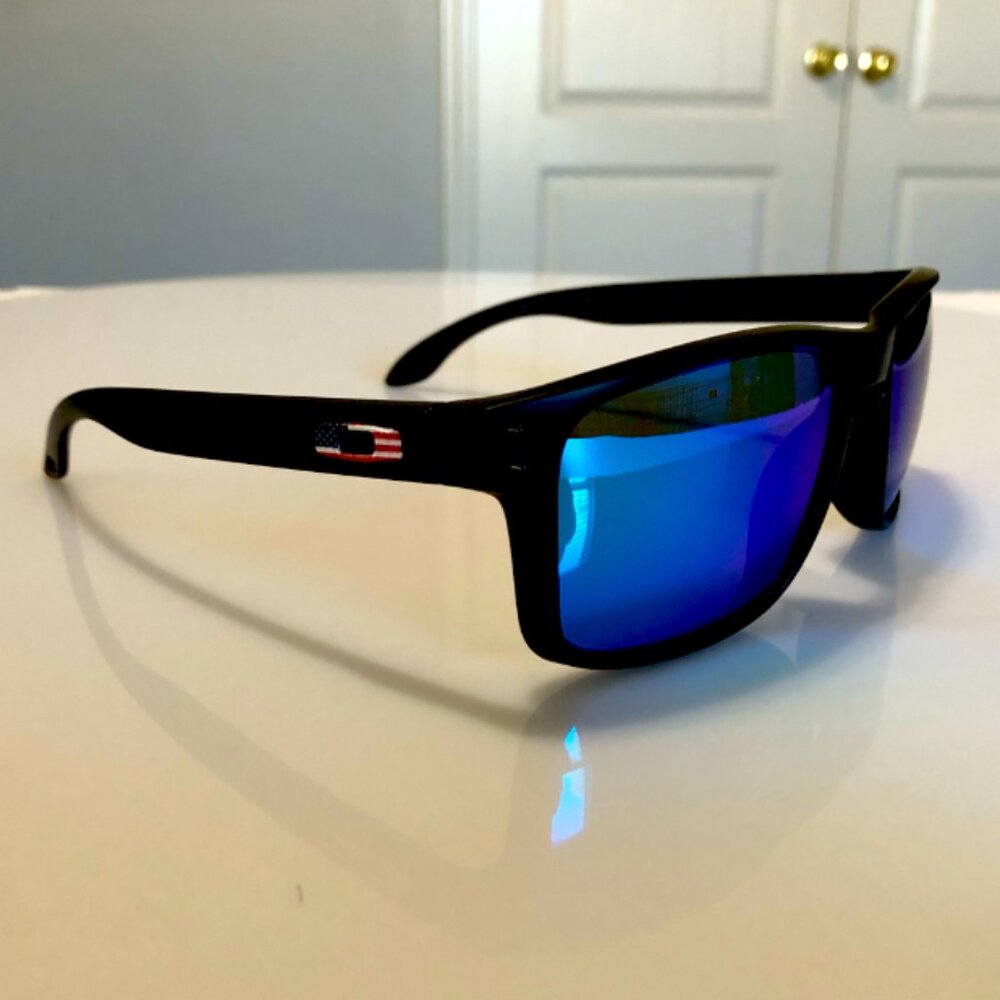 OAKLEY HOLBROOK USA Flag Green Mirror Polarized Lenses 9102